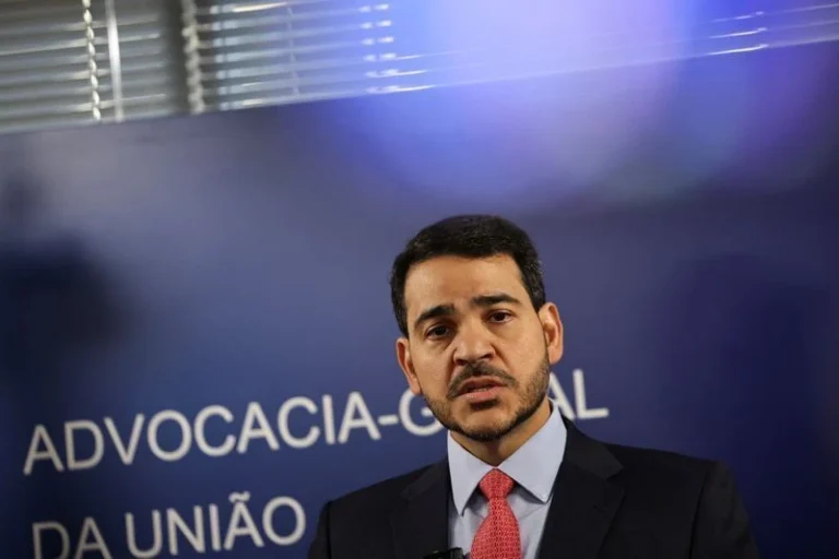 Governo tenta adiar sabatina de Messias, mas Alcolumbre resiste