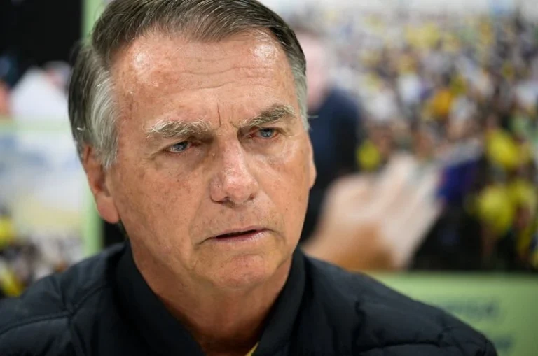 Análise: Acampamento Lula Livre é precedente para vigília por Bolsonaro