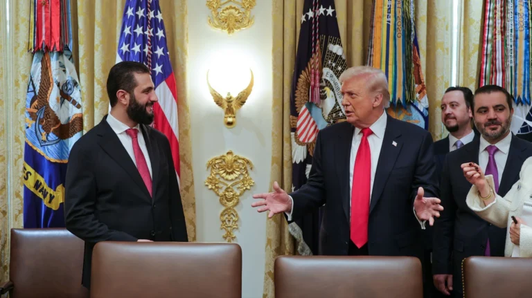 Trump se reúne com presidente da Síria em encontro inédito na Casa Branca