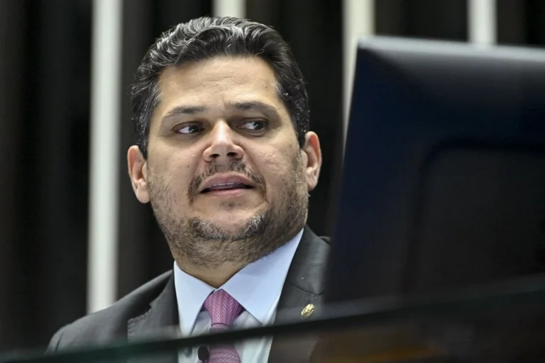 Governo entende cancelamento de sabatina como gesto positivo de Alcolumbre