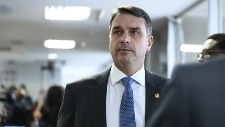 Análise: Flávio Bolsonaro é mais forte que o esperado, mas lidera rejeição