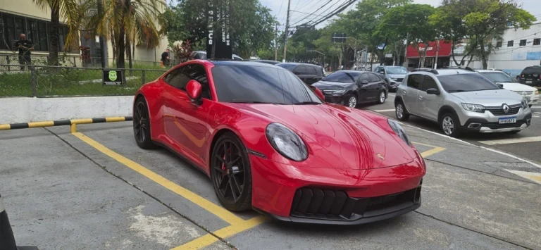 Polícia apreende Ferrari, Audi e Porsches em operação contra PCC; veja