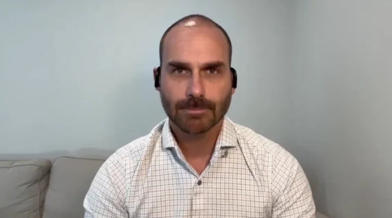 PL já considera certa a cassação de Eduardo Bolsonaro e Ramagem