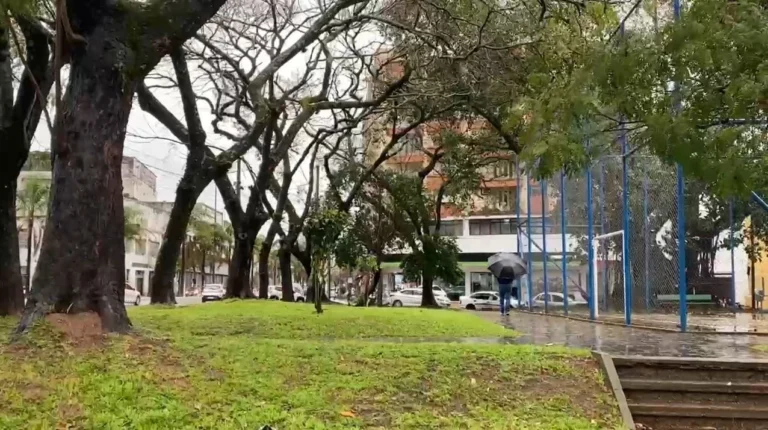 Ventos acima de 90 km/h atingem Rio Grande do Sul e causam estragos