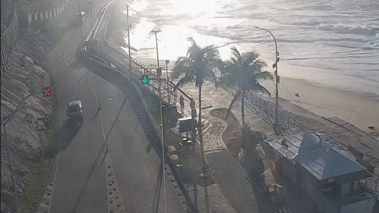 Ressaca: bombeiros alertam para ondas de 2,5 metros no Réveillon do Rio