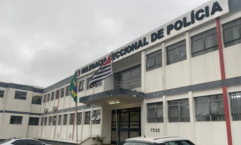Mulher é encontrada ensanguentada em terreno baldio no interior de SP; companheiro foi preso