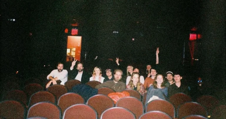 “Stranger Things”: criador mostra elenco assistindo episódio final