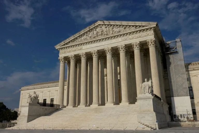 Suprema Corte decidirá se Trump pode acabar com cidadania por nascimento