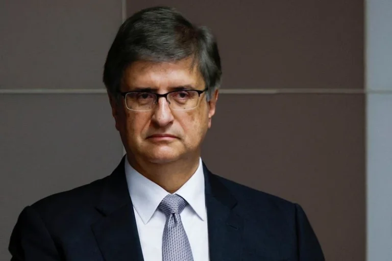 PGR tem 24 horas para se manifestar sobre cirurgia de Bolsonaro