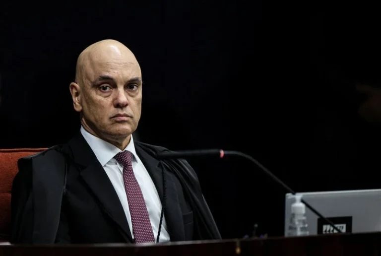 Moraes manda exames de Bolsonaro a peritos da PF antes de avaliação médica