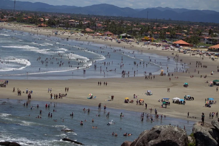Praias de SP registram nove mortes por afogamento em 24h