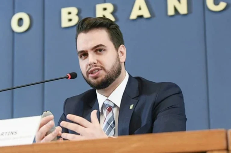 Oposição critica prisão de Filipe Martins: “Falência do sistema”