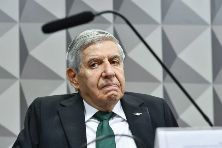 Moraes autoriza Comissão de Ética a notificar Heleno pessoalmente