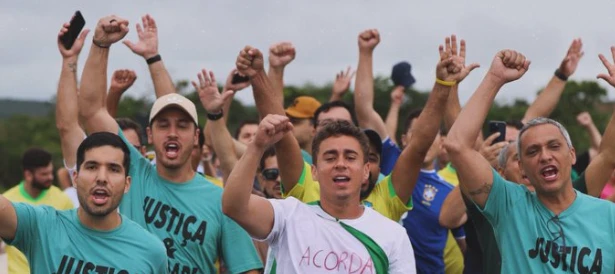 Nikolas faz caminhada de MG a Brasília contra prisões do 8/1 e de Bolsonaro