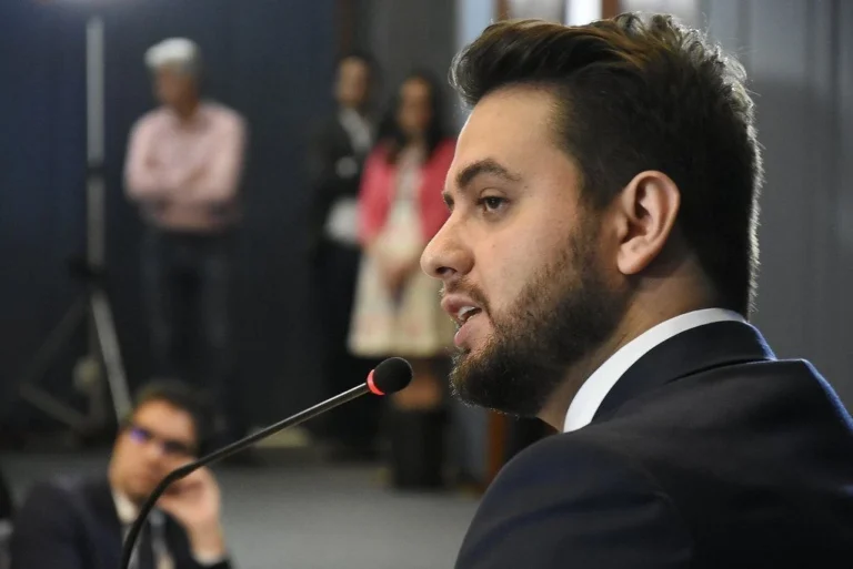 Defesa deve alegar erro material para reverter prisão de Filipe Martins