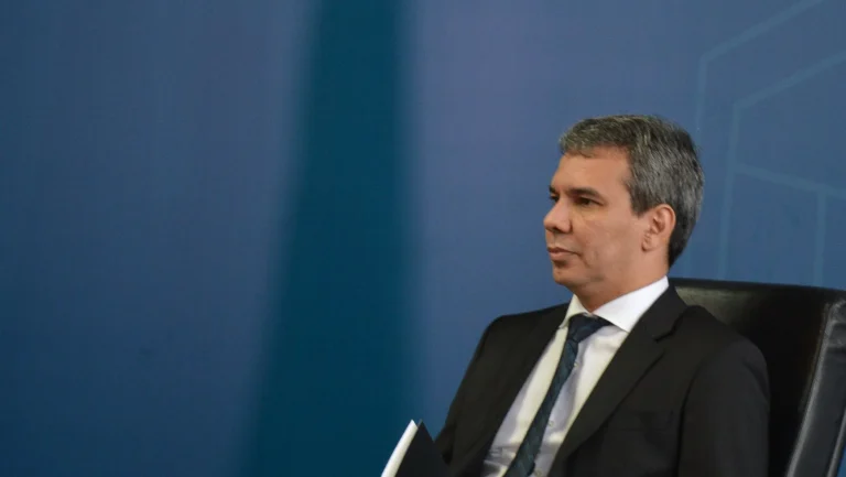 Ministro da Justiça vai procurar Hugo Motta e Mendonça Filho