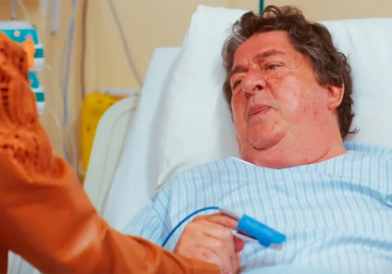 Coração Acelerado: Eliomar acorda do coma e se emociona ao pedir perdão à filha Janete