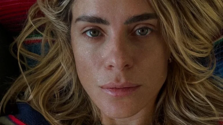 Carolina Dieckmmann posa ao lado dos filhos em viagem; veja