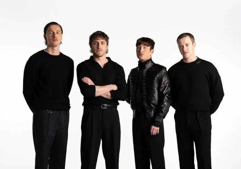 Veja as primeira imagens do elenco dos novos filmes de “Os Beatles”
