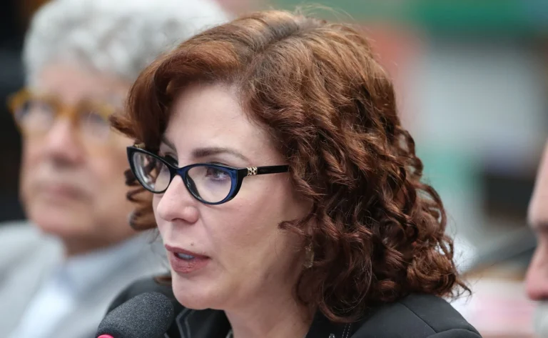 “Estratégia é ganhar tempo e mudar juízes”, diz advogado de Zambelli