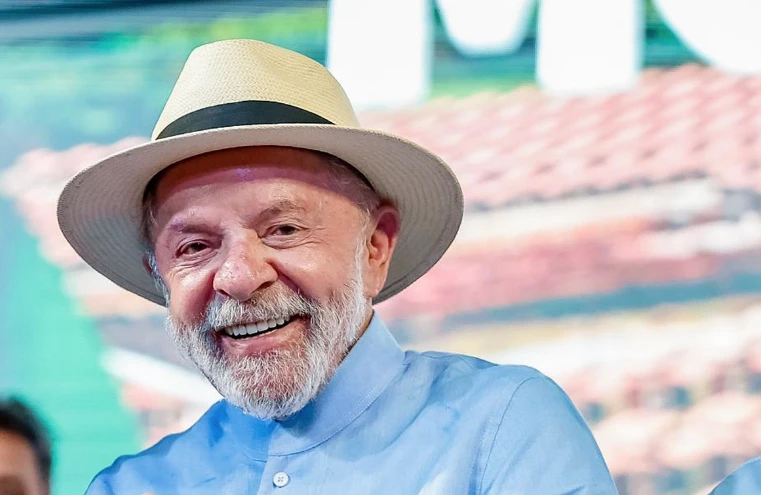 Lula é convidado para desfilar com escola de samba na Sapucaí