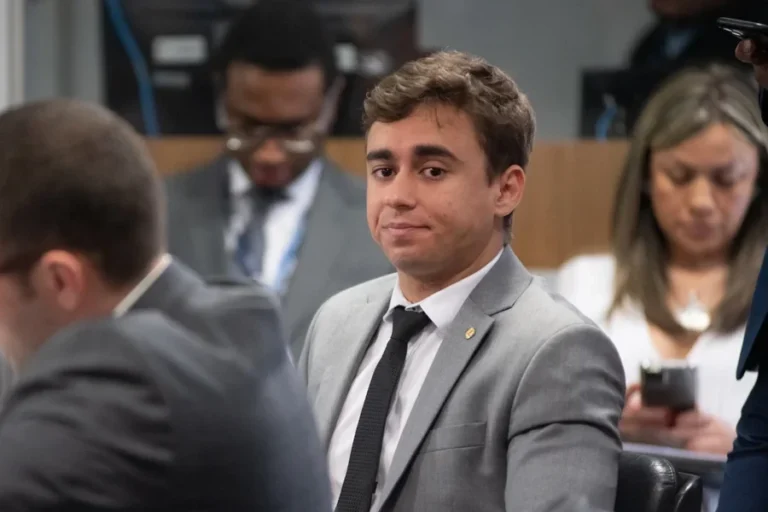 Alvo de críticas, Nikolas se manifesta sobre apoio a Flávio Bolsonaro