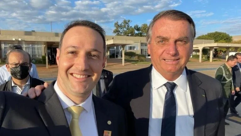 Moraes autoriza visita de Derrite a Bolsonaro na Papudinha