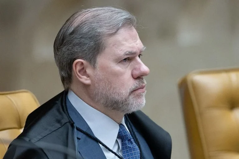 Toffoli deve ser aconselhado a deixar relatoria do caso Master