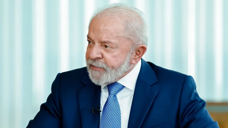 PL e Novo acionam Justiça para barrar homenagem a Lula no Carnaval