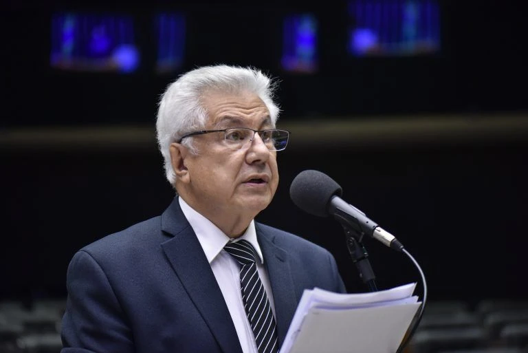 Deputado apresenta a Hugo e líderes parecer favorável ao acordo Mercosul-UE