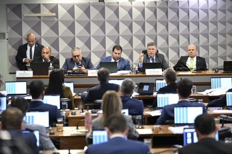 CPMI do INSS tem requerimentos de quebras de sigilo de Flávio e Lulinha