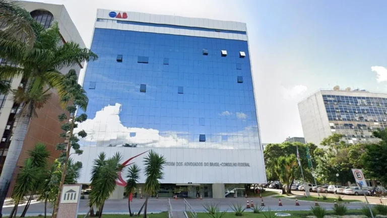 OAB decide aguardar STF e adia debate sobre Código de Conduta