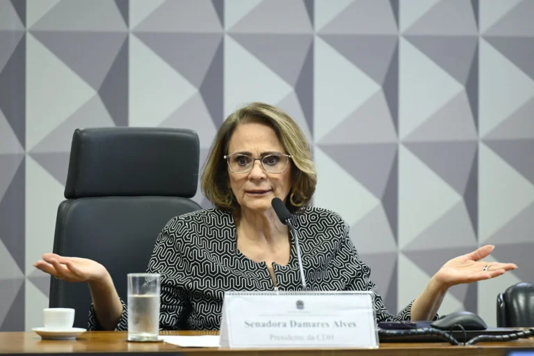 Damares deve se reunir com Moraes para tratar de presos do 8/1