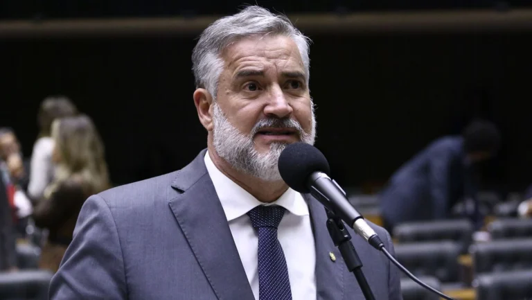 “Fraude deliberada”, diz Paulo Pimenta sobre votação de Lulinha