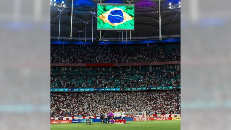 Torcedor chileno é preso por racismo após imitar macaco em estádio na Bahia