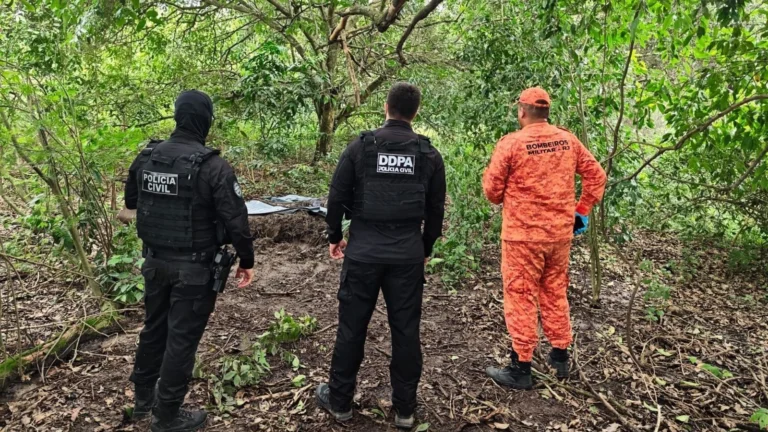 Polícia encontra dois corpos em cemitério clandestino em Bangu, no Rio
