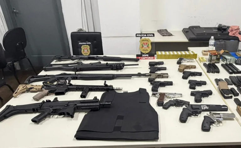 Foragido é preso com arsenal de armas na Grande SP