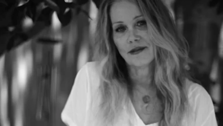 Com esclerose múltipla, atriz revela que passa dias na cama: ‘Minha vida não tem um final feliz’