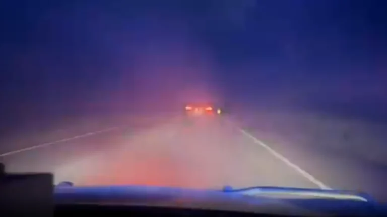 Traficante tenta despistar PRF soltando fumaça pelo escapamento do carro