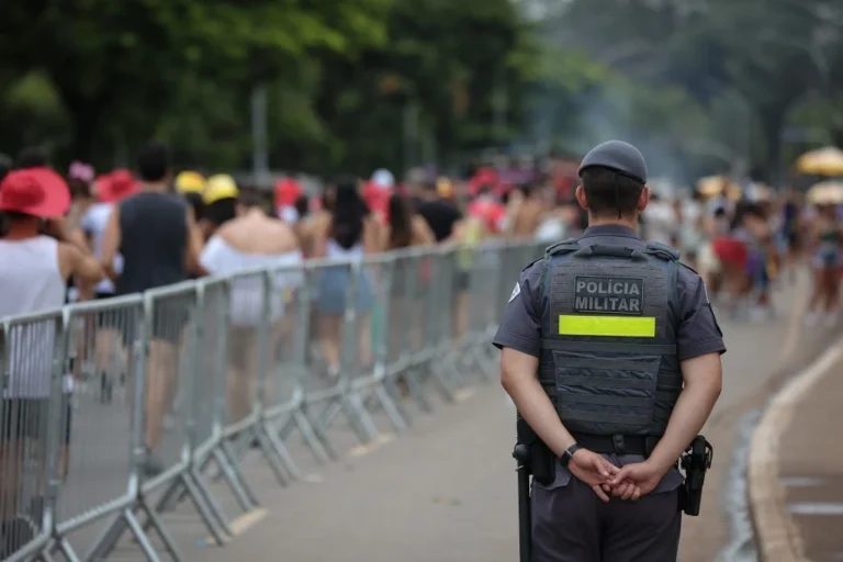 SP tem policiamento reforçado em blocos e no Sambódromo neste sábado (14)