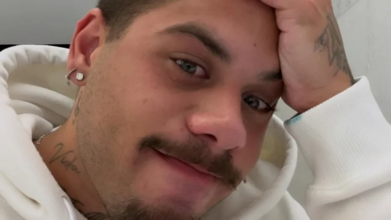 Zé Felipe chora ao falar de saudade dos filhos: “Saudade pesa”