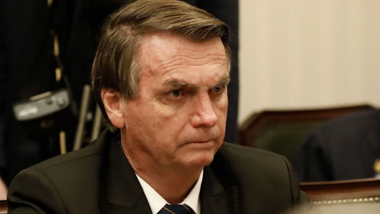 Descumprimento das regras pode levar Bolsonaro de volta ao regime fechado