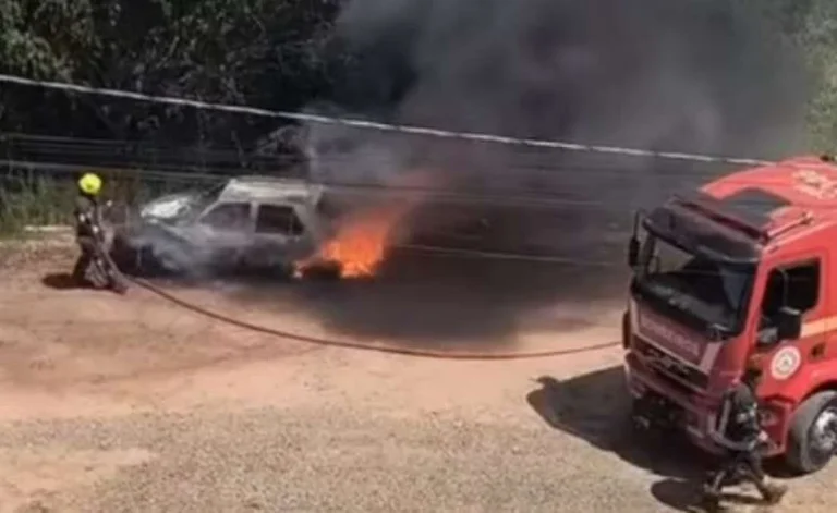 Mulher sofre queimaduras ao incendiar veículo do ex-companheiro em Torres