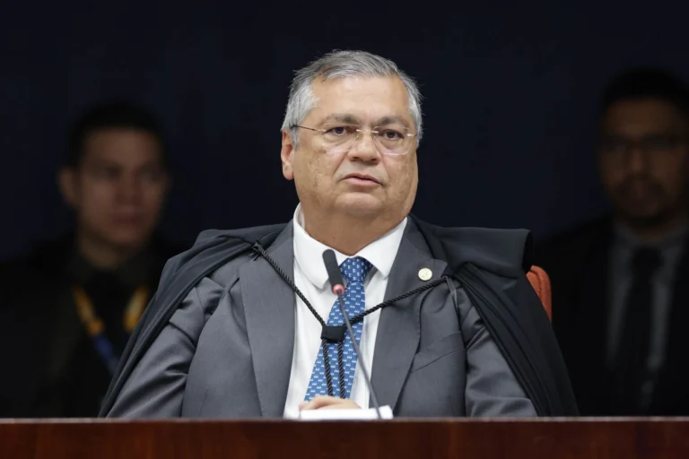 Dino diz que há aparente “anomalia” em execução de emendas parlamentares