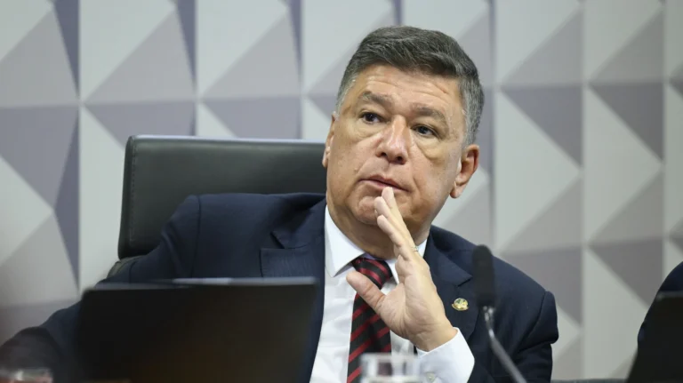 Viana defende delação completa de Vorcaro: “Contribuição ao país”