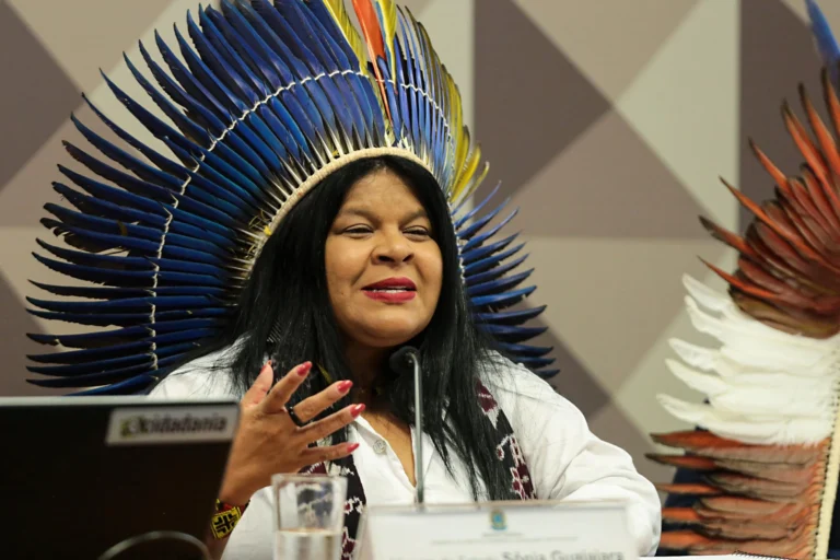 Guajajara passa chefia do ministério dos Povos Indígenas a Eloy Terena