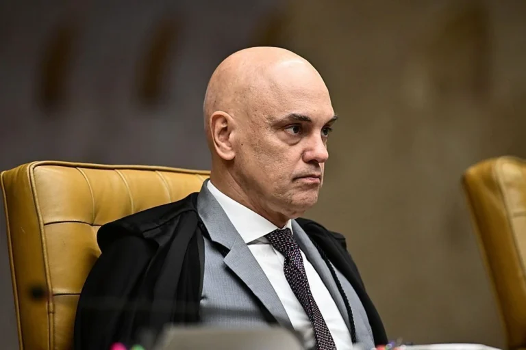STF nomeia delegado da PF que investigou Bolsonaro como assessor do Moraes