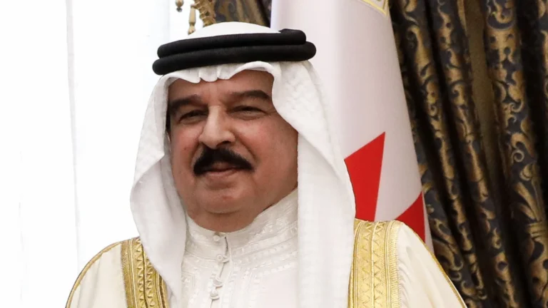 Rei do Bahrein condena ataques iranianos e fala em compromisso com a paz