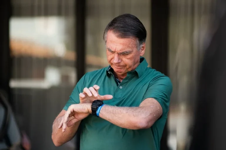Redes sociais e celular: veja proibições a Bolsonaro em domiciliar