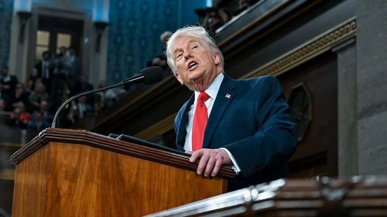 Trump deve “clareza” aos americanos sobre guerra, diz parlamentar dos EUA